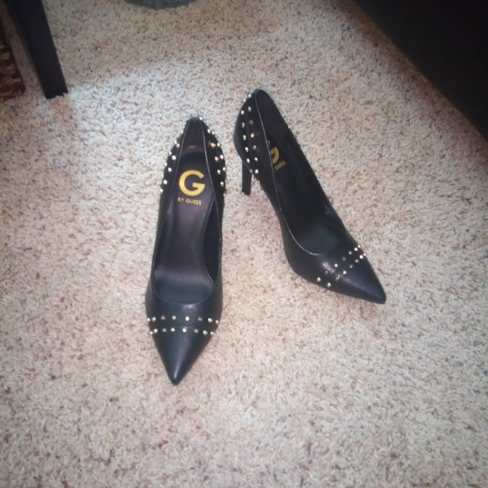 Guess pumps (new)